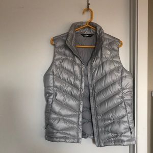 Gently used north face jacket in great condition!